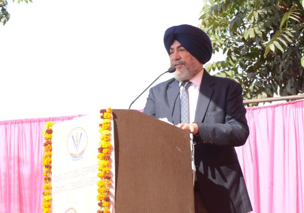 Dr. Jatinder Paul Singh Gill, Vice-Chancellor Addressing